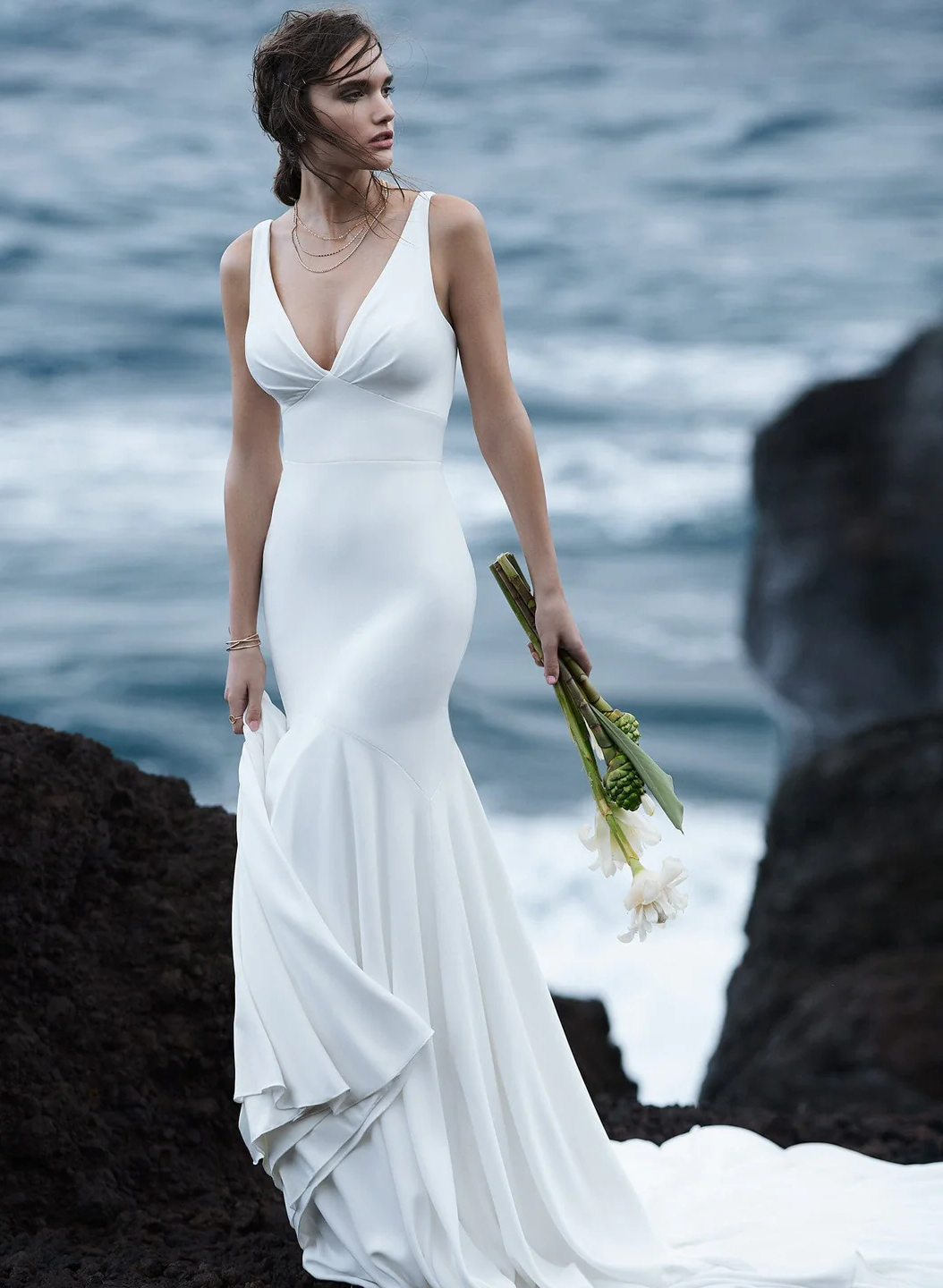 Simple Trumpet/Mermaid V-Neck Wedding Dresses With Covered Button