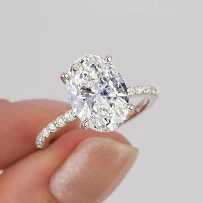 Classic Oval Cut Engagement Ring For Woman In Sterling Silver