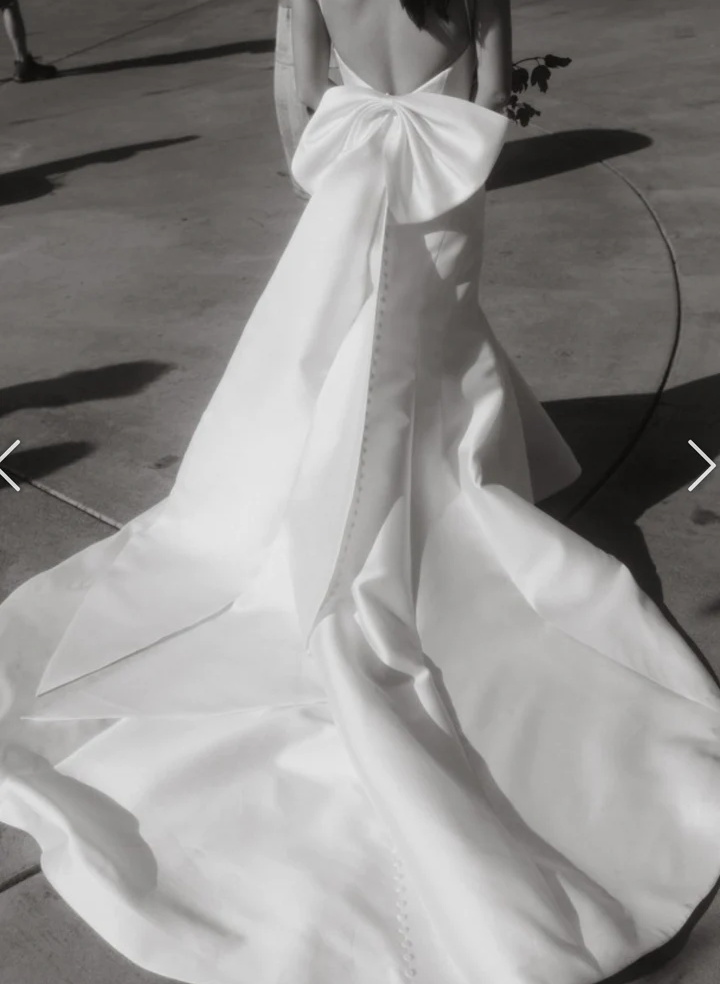 Satin Trumpet/Mermaid Backless Wedding Dresses With Spaghetti Straps