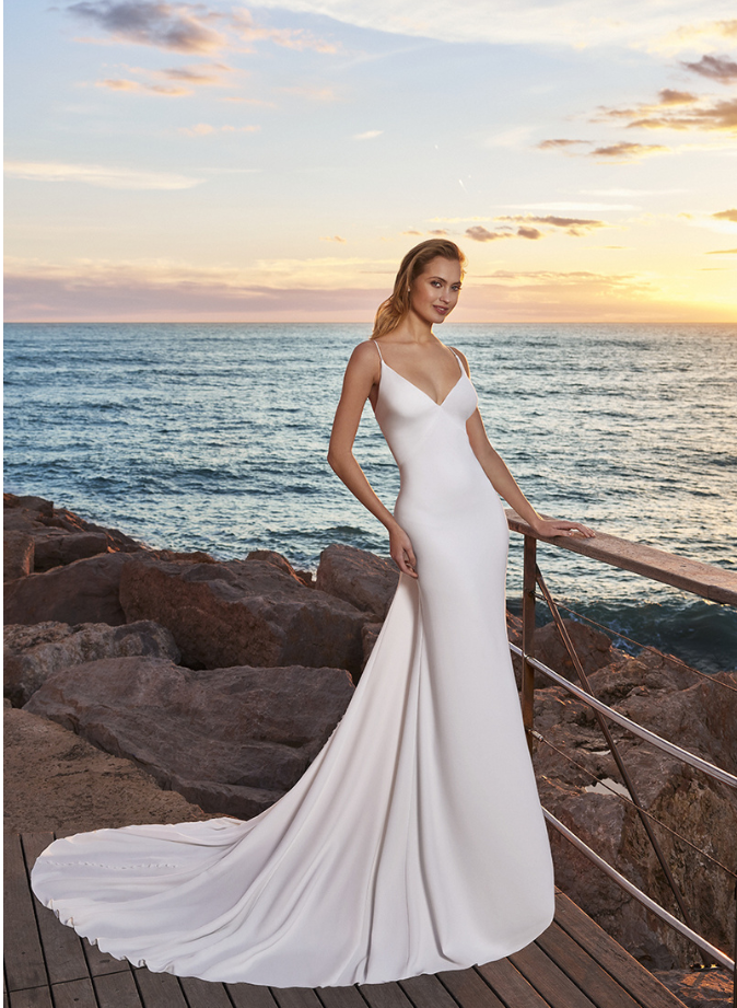 Modern Backless Trumpet/Mermaid Spaghetti Straps Wedding Dresses With Covered Button