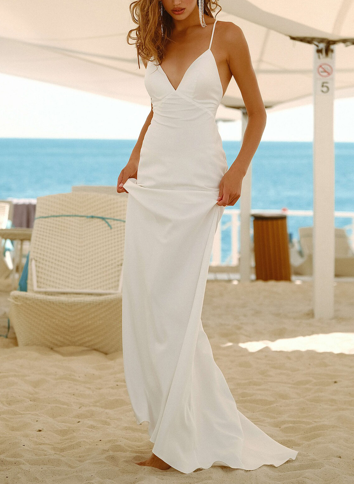 Boho Beach Open Back Charmeuse Wedding Dresses With Spaghetti Straps V-Neck