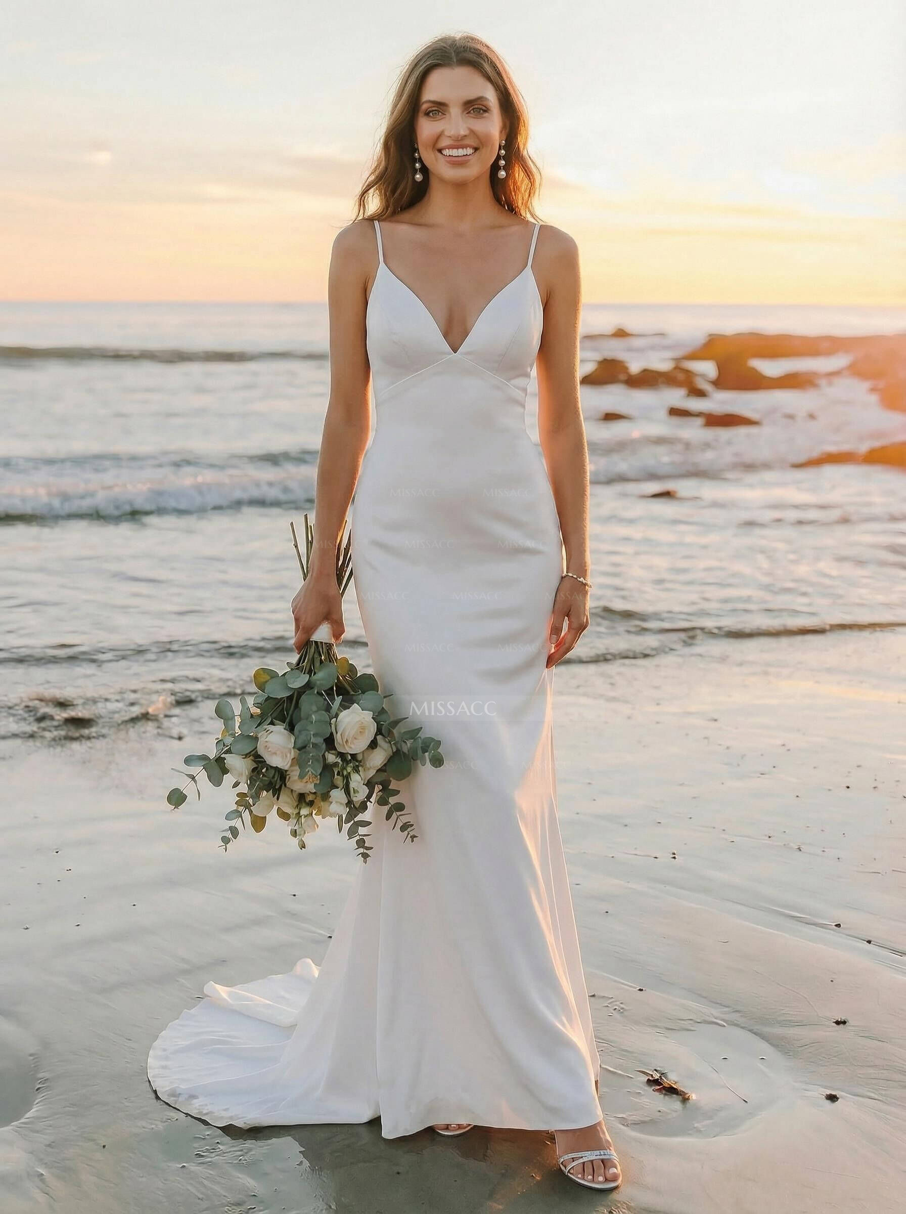 Boho Beach Open Back Charmeuse Wedding Dresses With Spaghetti Straps V-Neck