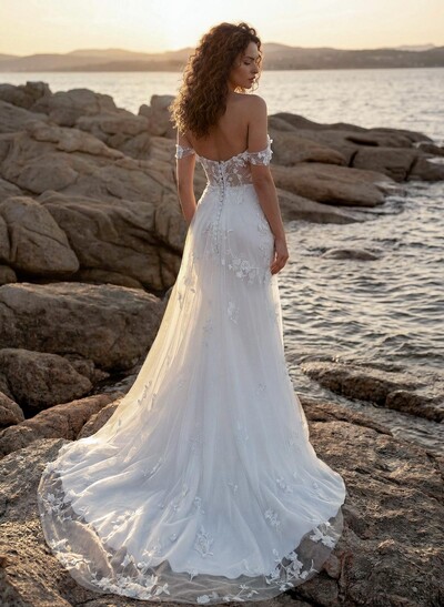 Sheath Sweetheart Long Sleeves Sweep Train Lace/Elastic Satin Wedding Dresses With Lace