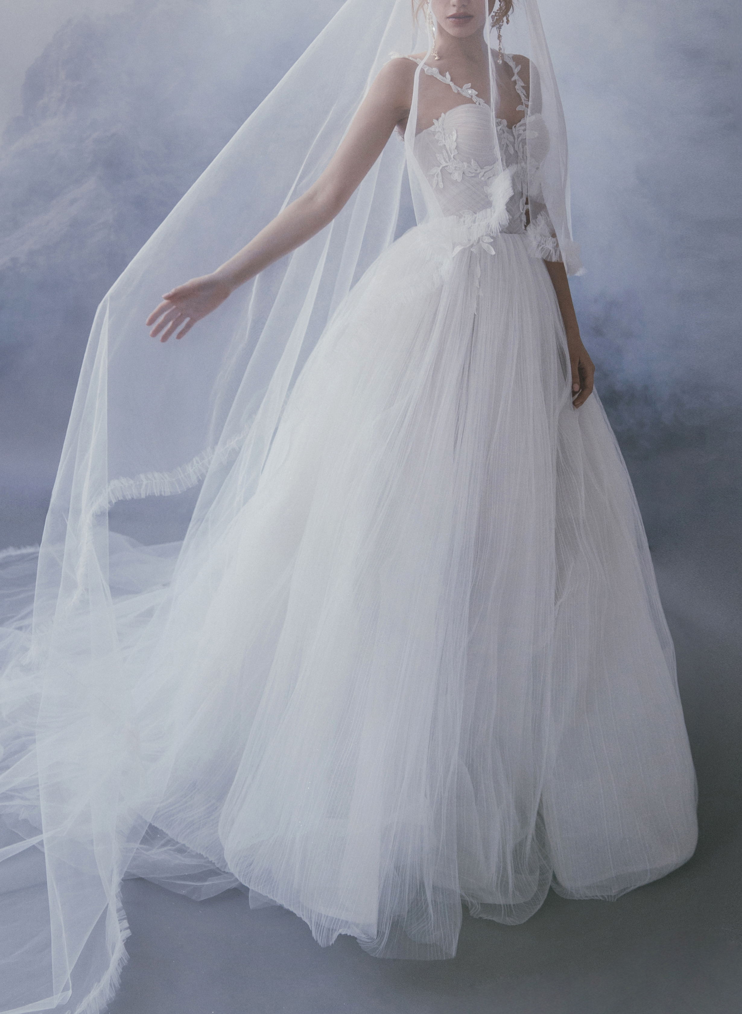 Boho Pleated Tulle Long Sleeves Lace Princess Wedding Dresses With V-Neck