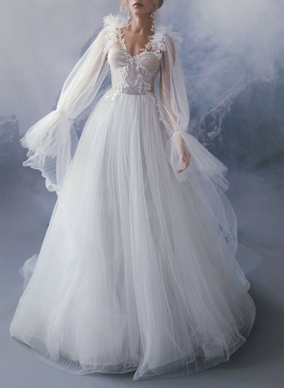 Boho Pleated Tulle Long Sleeves Lace Princess Wedding Dresses With V-Neck