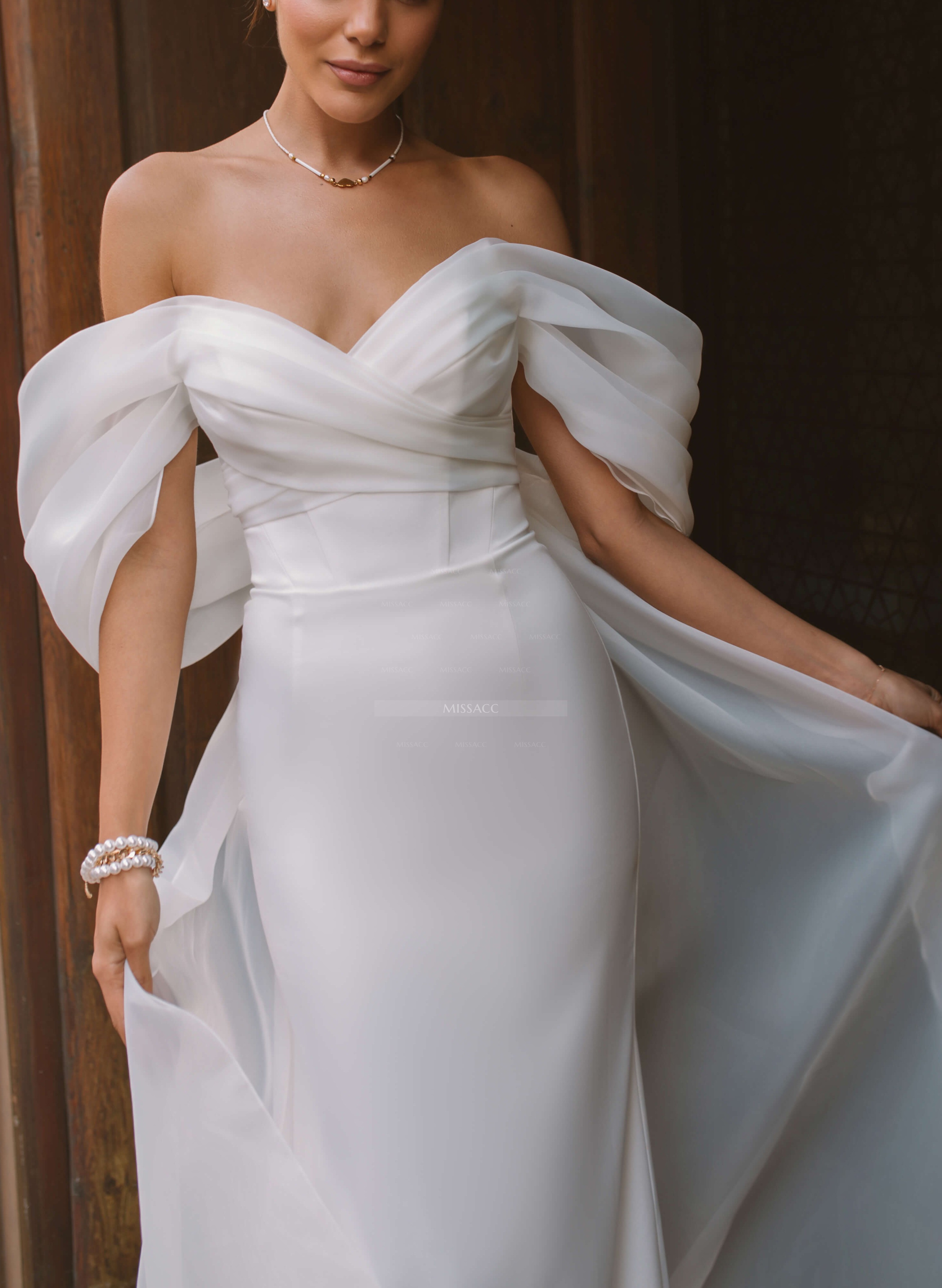 Modern Off-The-Shoulder Trumpet/Mermaid Wedding Dresses