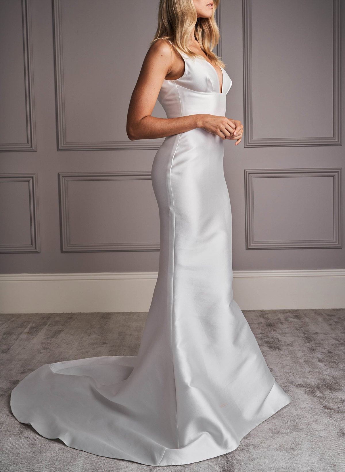 Plunge V-Neck Trumpet/Mermaid Satin Wedding Dresses With Sweep Train