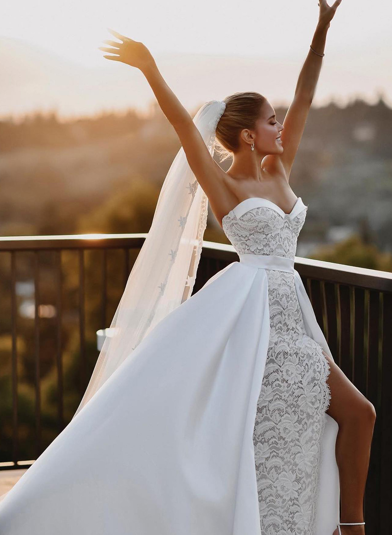 Boho Lace Sweetheart Slit Wedding Dresses With Detachable Train