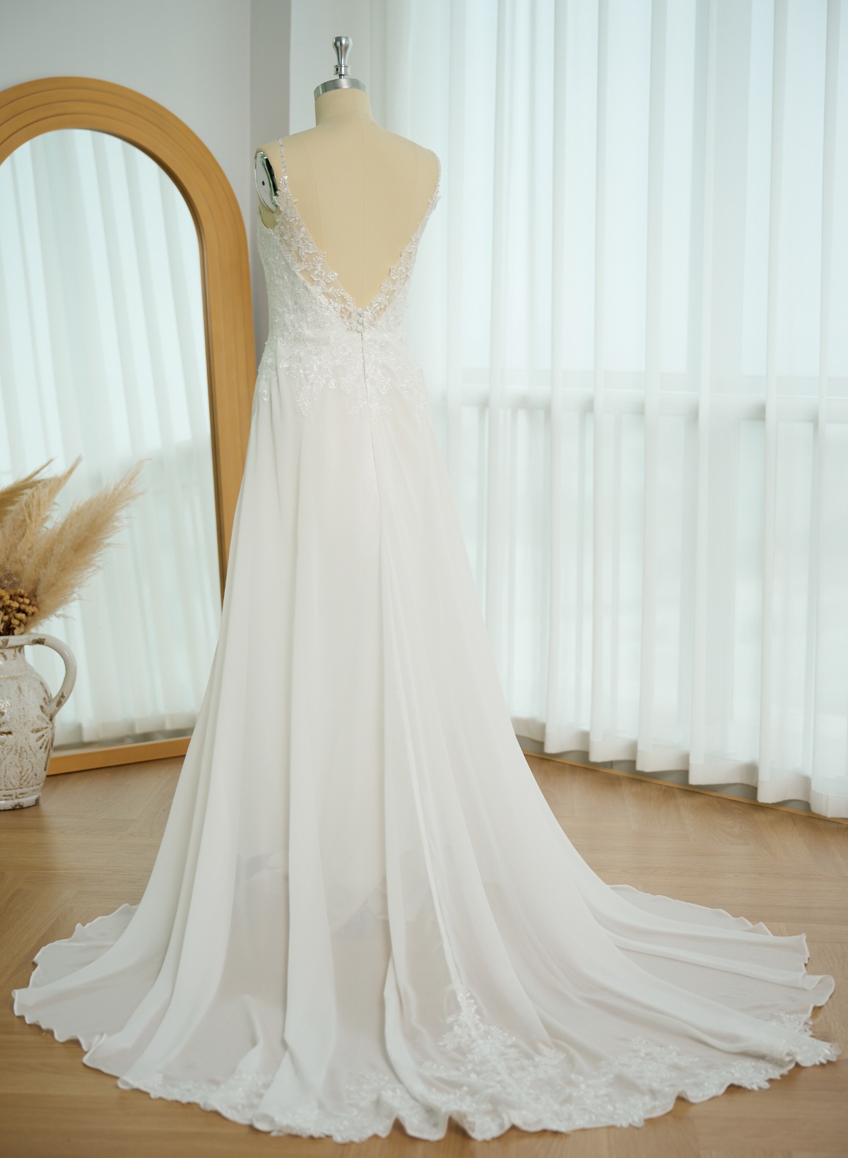 Mermaid V-Neck Sleeveless Sweep Train Wedding Dresses With Appliques Lace