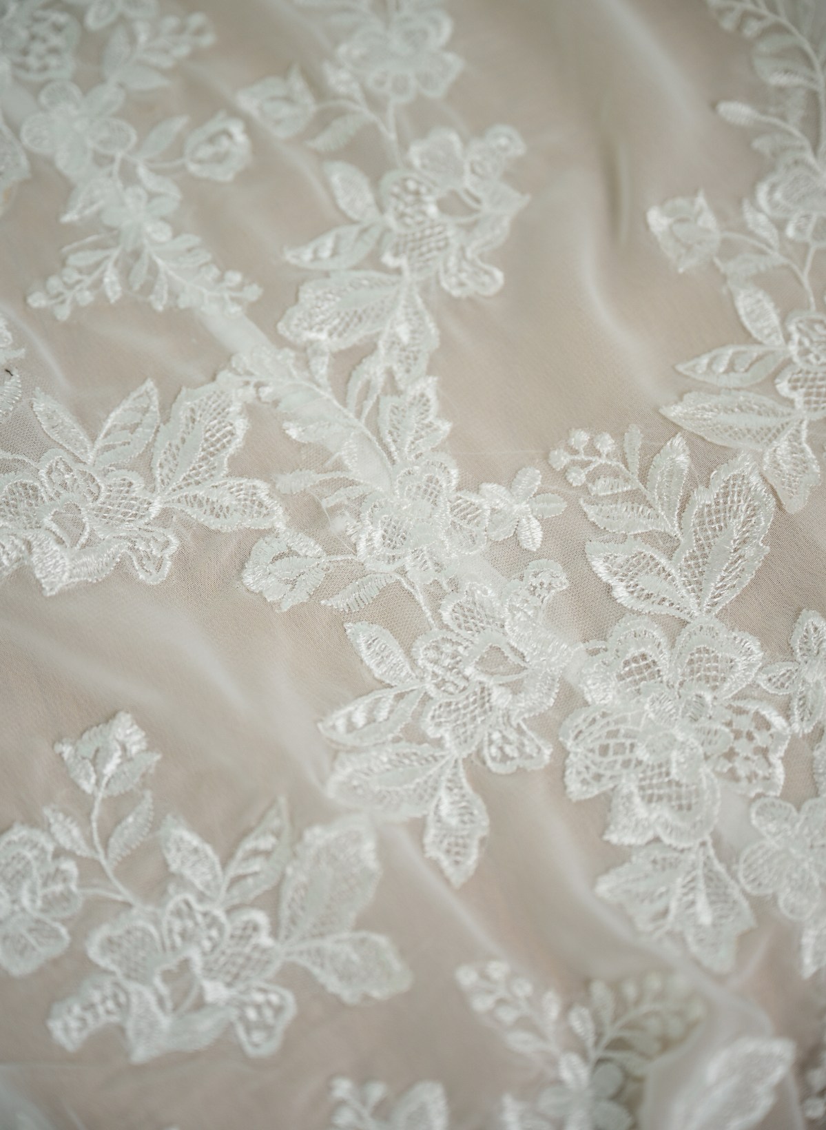 Mermaid V-Neck Sleeveless Sweep Train Wedding Dresses With Appliques Lace