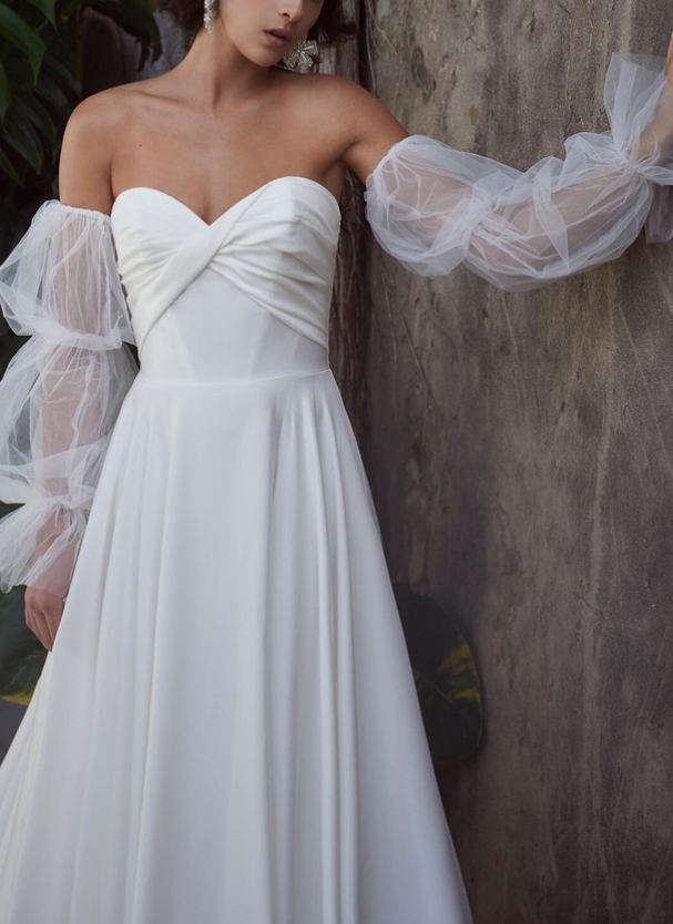 Modern Long Sleeves Sweetheart A-Line Wedding Dresses With Elastic Satin Court Train