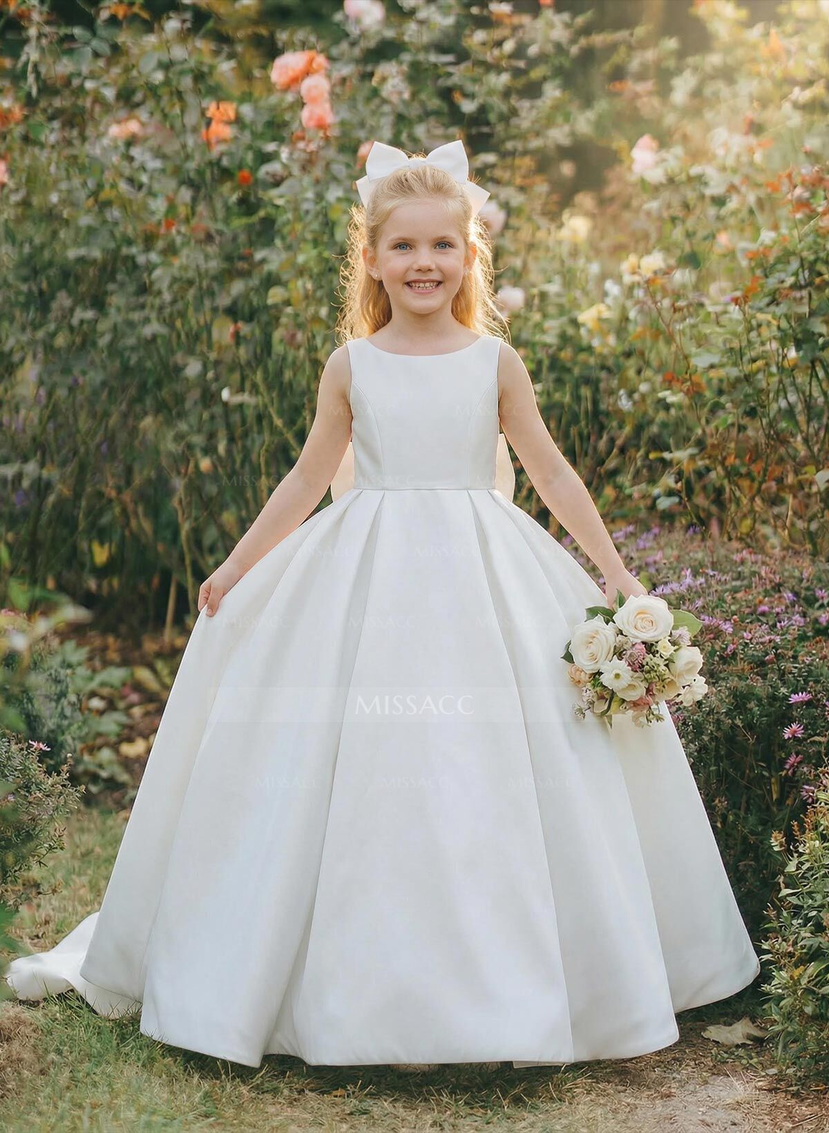 Ball-Gown Scoop Neck Sleeveless Satin Flower Girl Dresses With Bow(s)