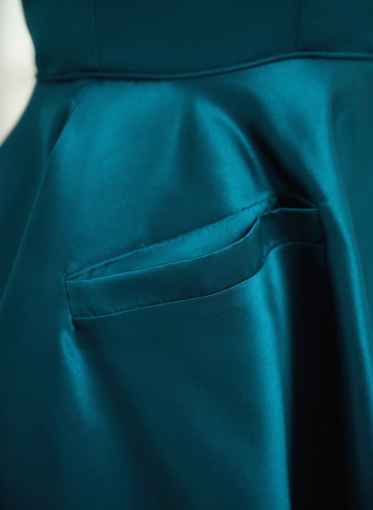 A-Line Strapless Sleeveless Short/Mini Satin Homecoming Dresses With Pockets