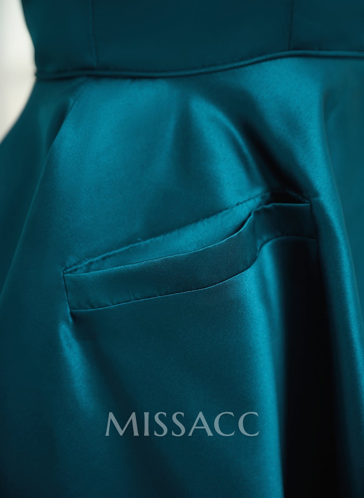 A-Line Strapless Sleeveless Short/Mini Satin Homecoming Dresses With Pockets