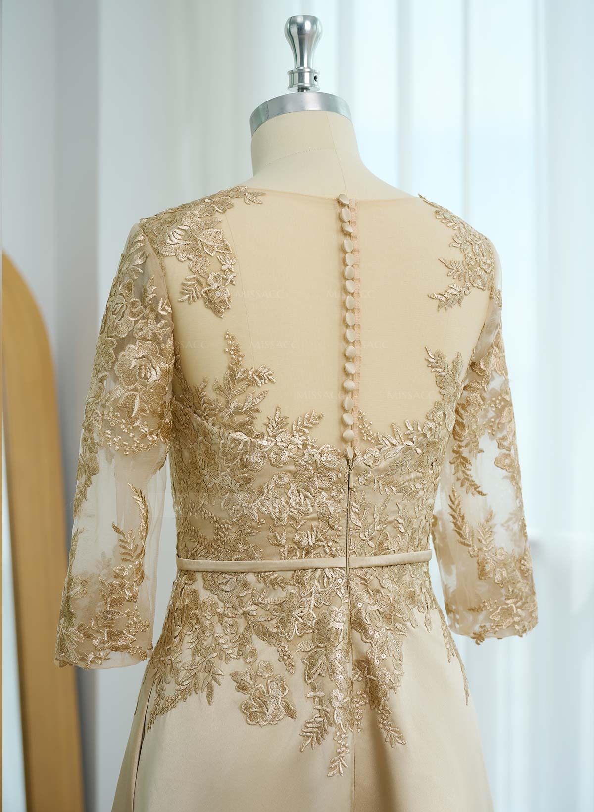 Elegant Lace A-Line Satin Mother Of The Bride Dresses With Pockets