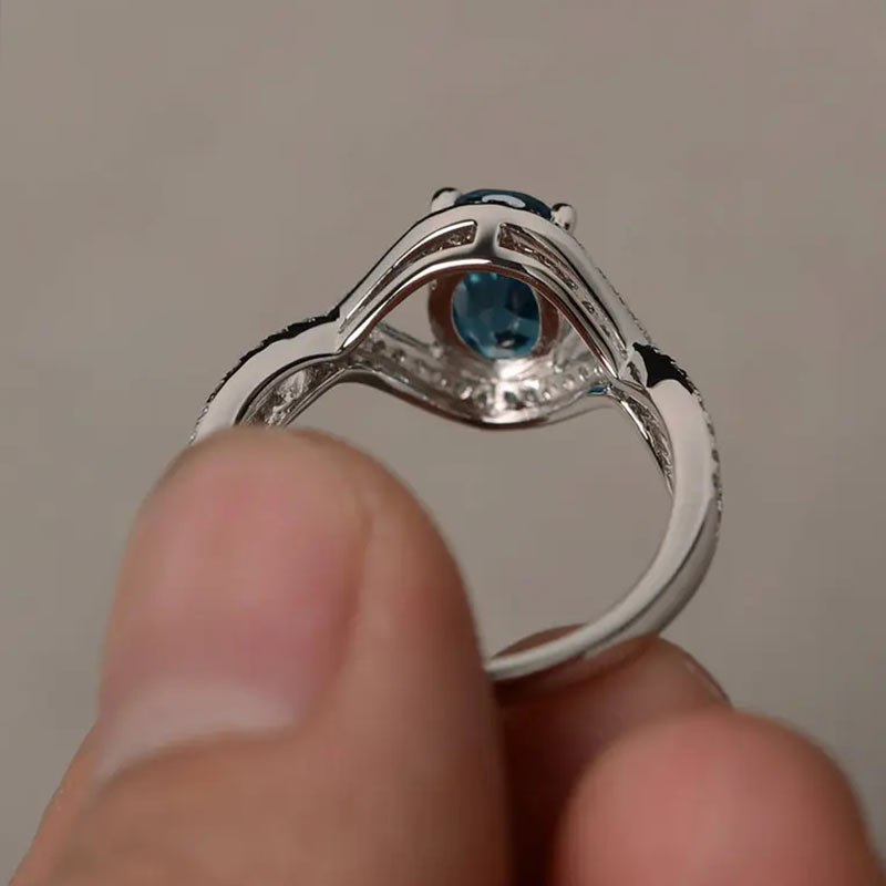 Oval Cut Women's Wedding Ring In Sterling Silver