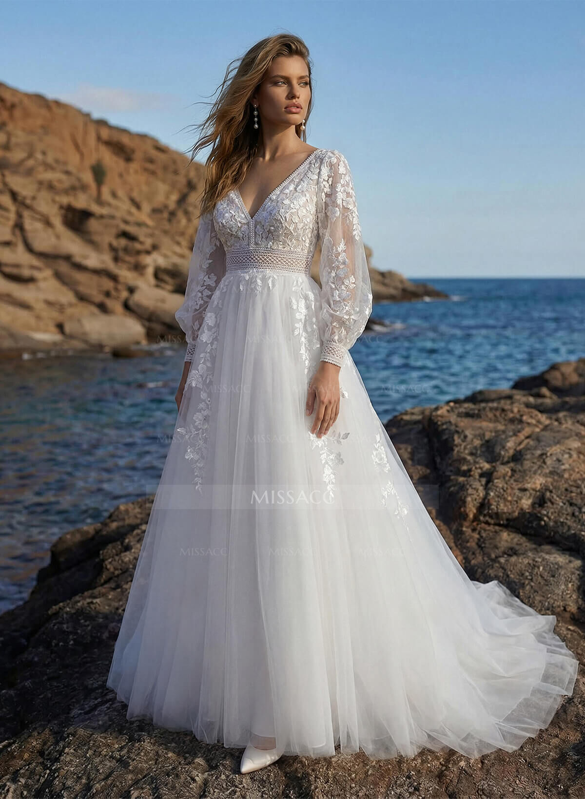 Elegant A-Line V-Neck Long Sleeves Lace/Tulle Wedding Dresses