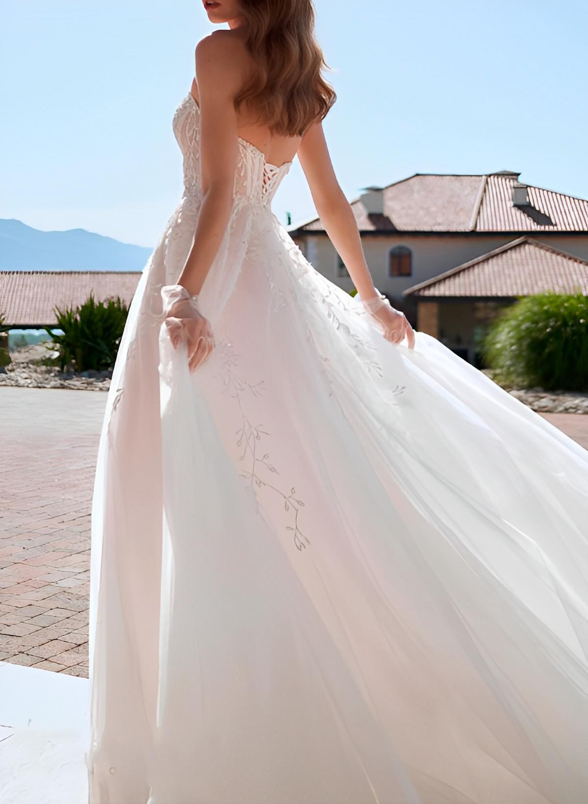 A-Line Strapless Sleeveless Court Train Tulle Wedding Dresses With Split Front