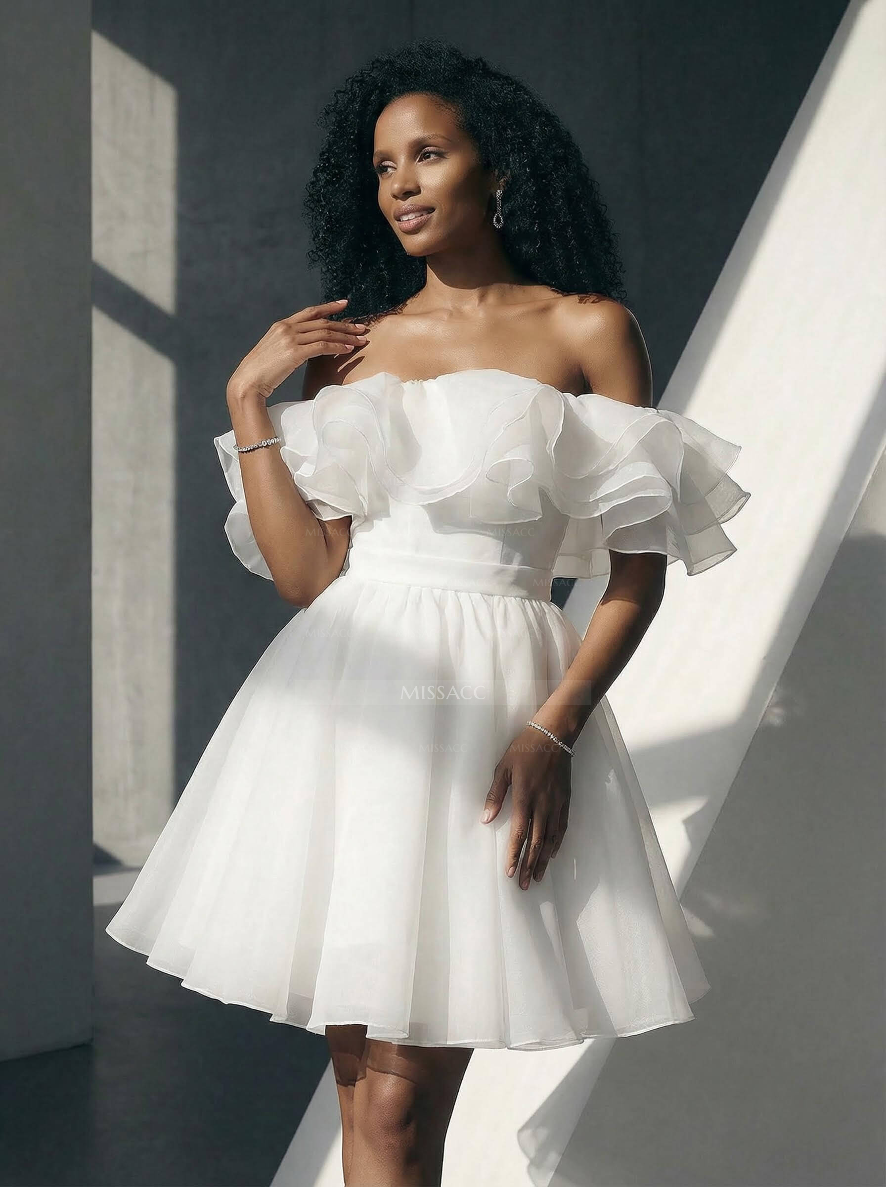 A-Line Off-The-Shoulder Sleeveless Short/Mini Organza Wedding Dresses