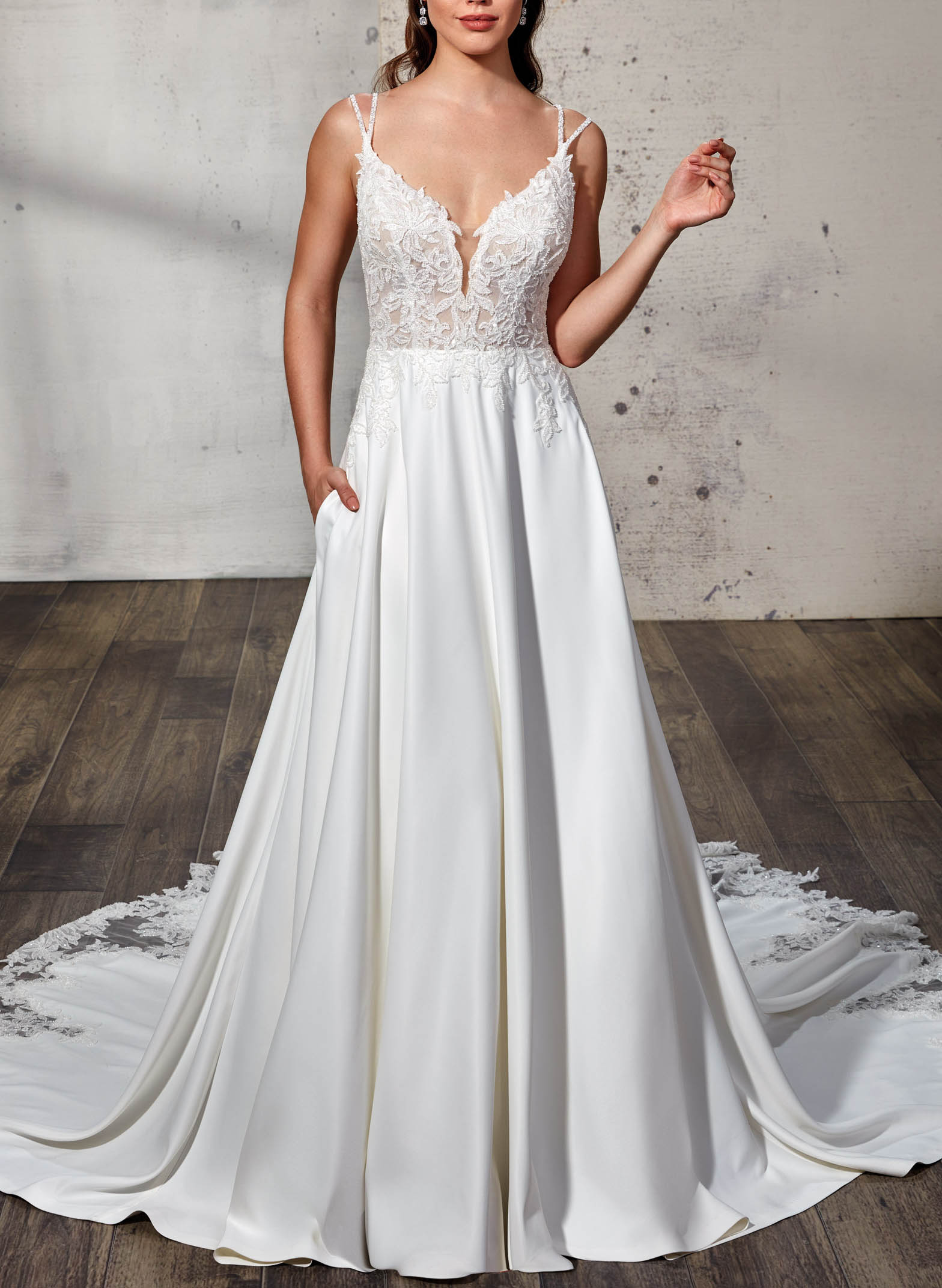 Lace Open Back A-Line Wedding Dresses With Pockets