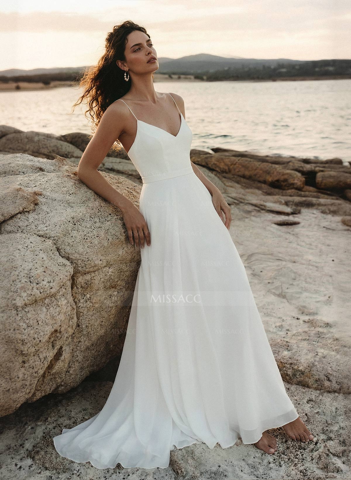 Beach/Boho Long Sleeves Sweep Train Chiffon Wedding Dresses With Lace
