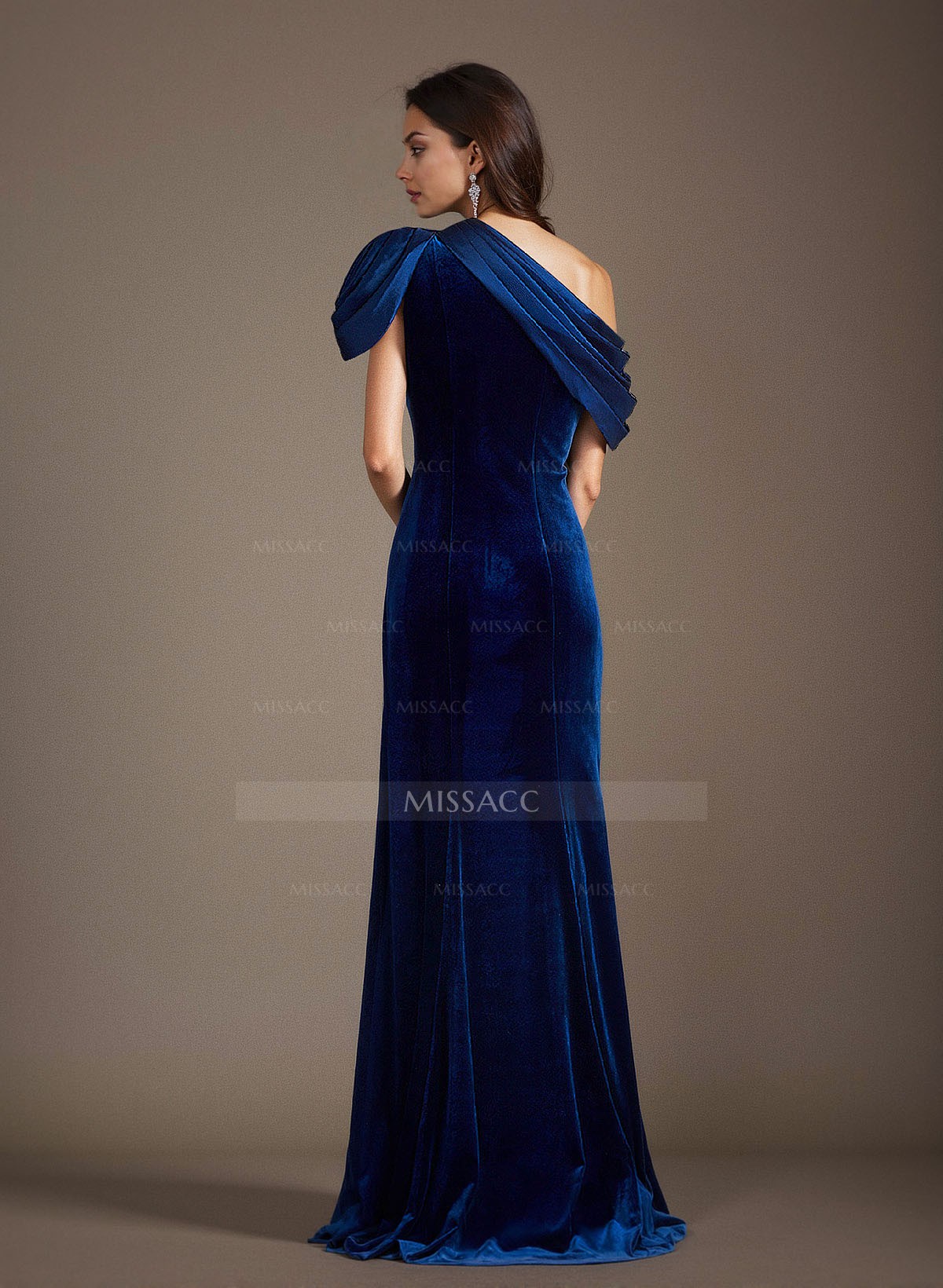 Sheath/Column Asymmetrical Neck Velvet Mother Of The Bride Dresses