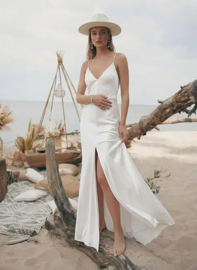 Sheath/Column V-Neck Sleeveless Floor-Length Wedding Dresses