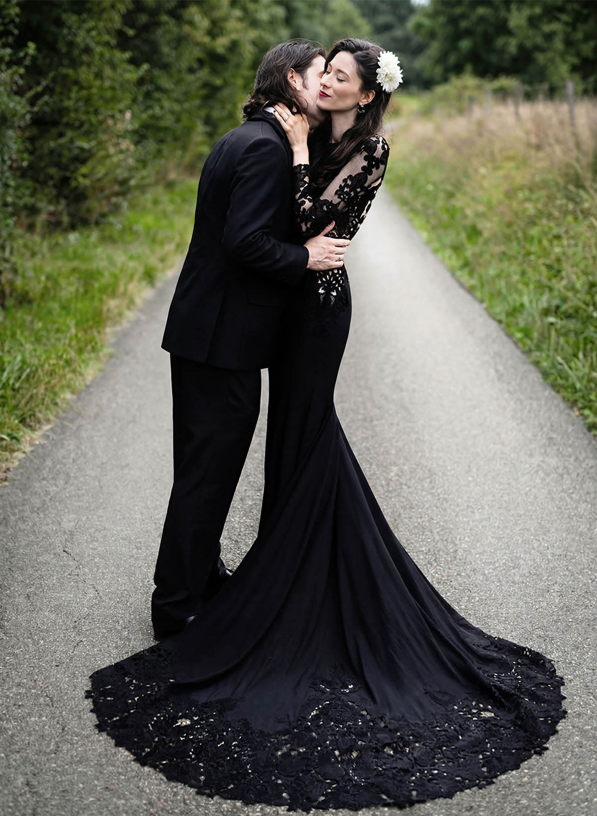 Trumpet/Mermaid Scoop Neck Long Sleeves Lace/Satin Black Wedding Dresses