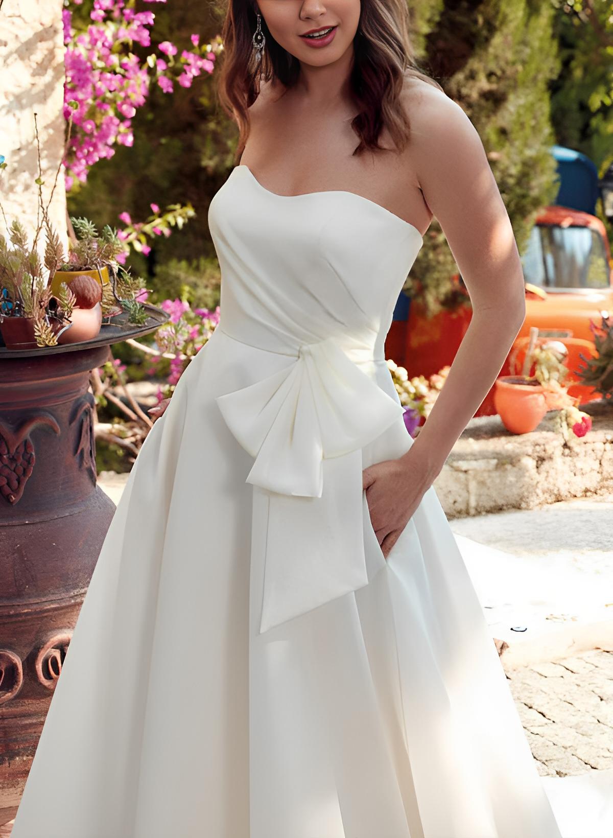 Fashion A-Line Sleeveless Court Train Wedding Dresses With Lace