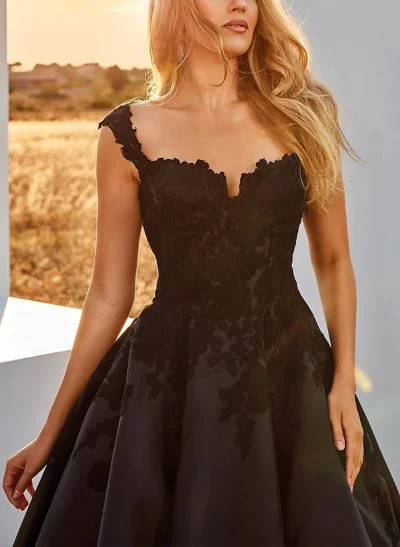 Ball-Gown Sweetheart Sleeveless Court Train Wedding Dresses With Lace