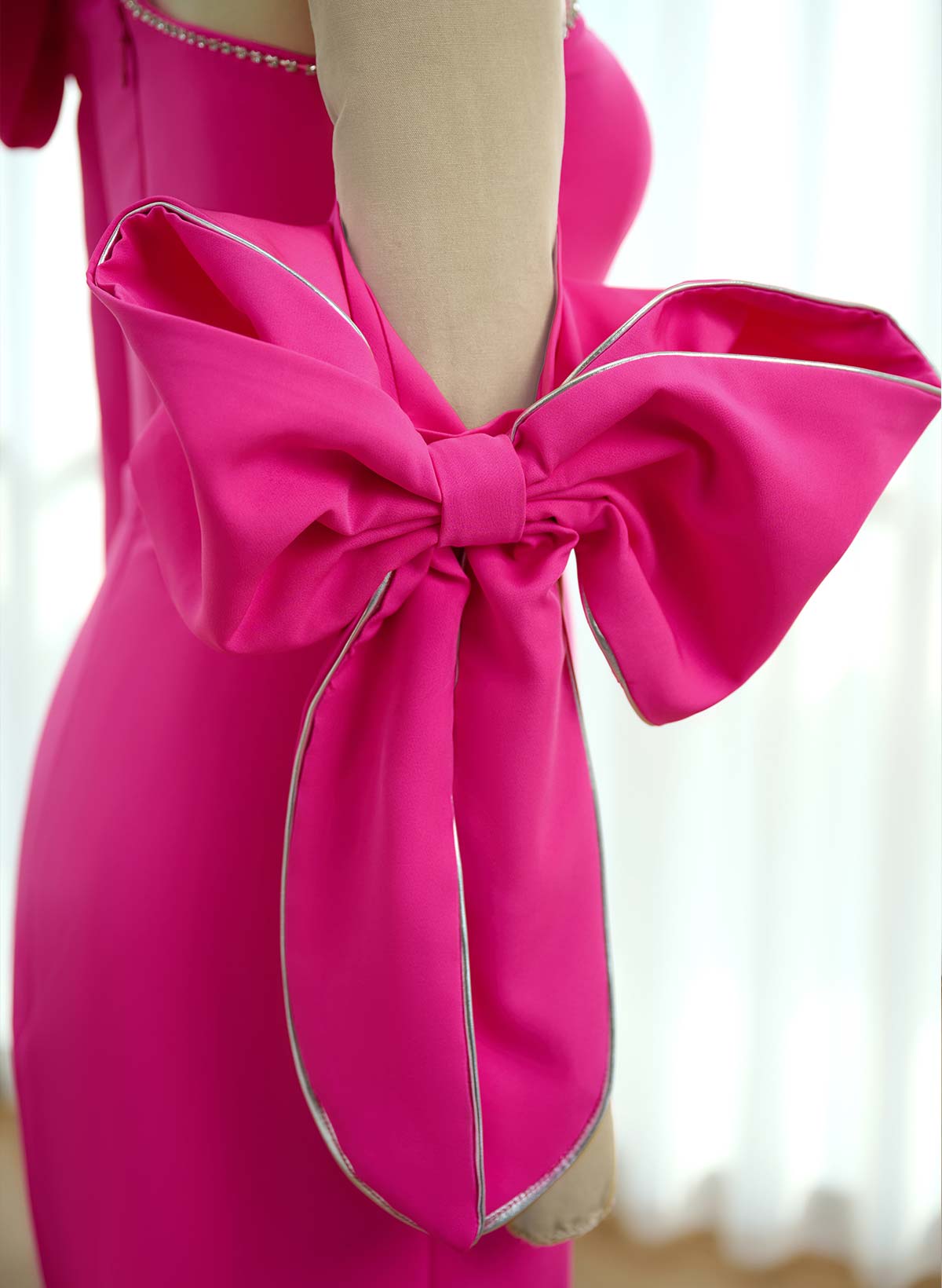 Sheath/Column Asymmetrical Neck Elastic Satin Evening Dresses With Bow(s)