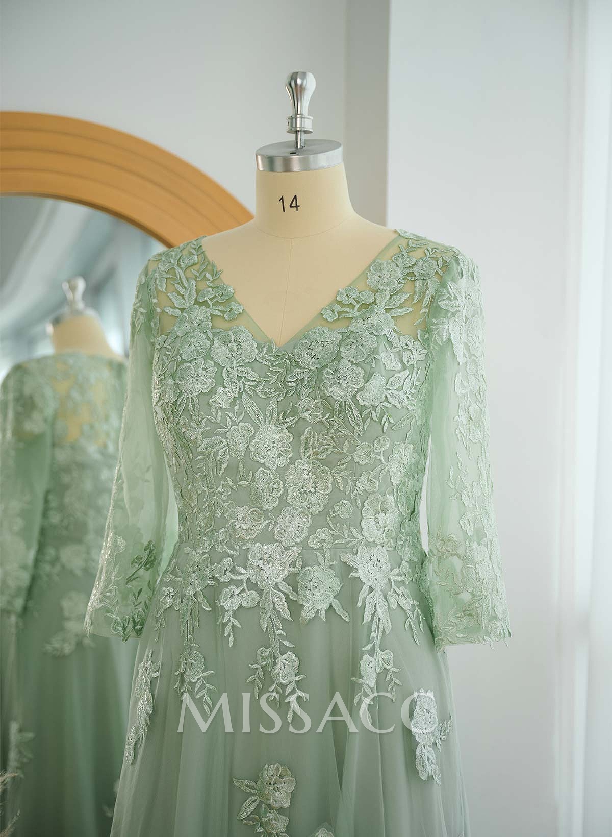 A-Line V-Neck 3/4 Sleeves Tulle Mother Of The Bride Dresses With Appliques Lace