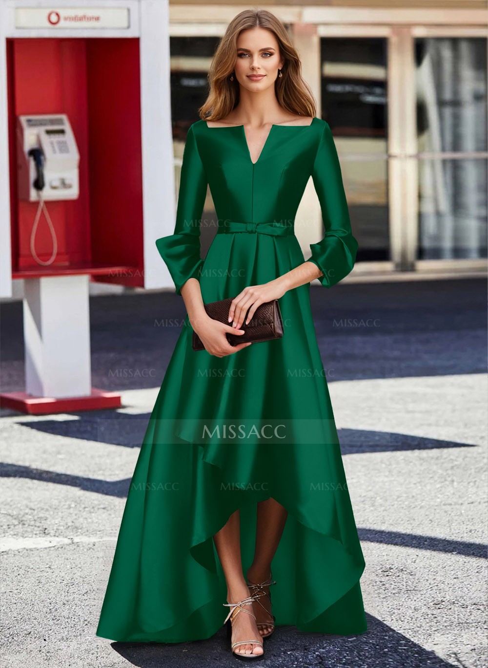 green emerald velvet dress Pronovias: Morgat