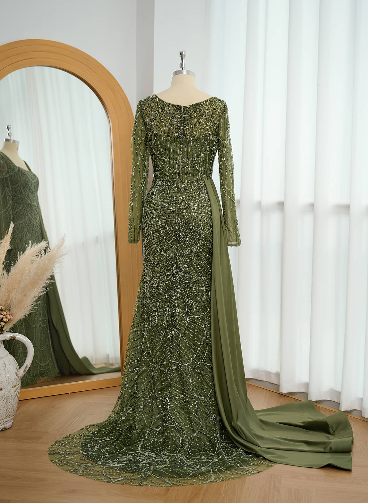 Sheath/Column Long Sleeves Satin /Sequined Evening Dresses With Sweeping Side Drape