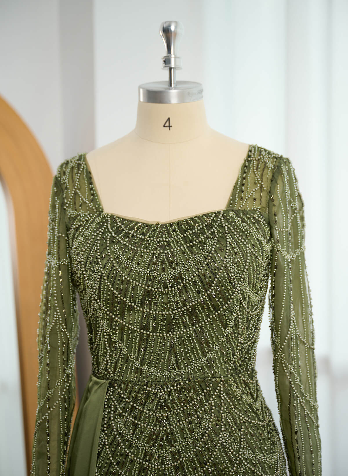 Sheath/Column Long Sleeves Satin /Sequined Evening Dresses With Sweeping Side Drape