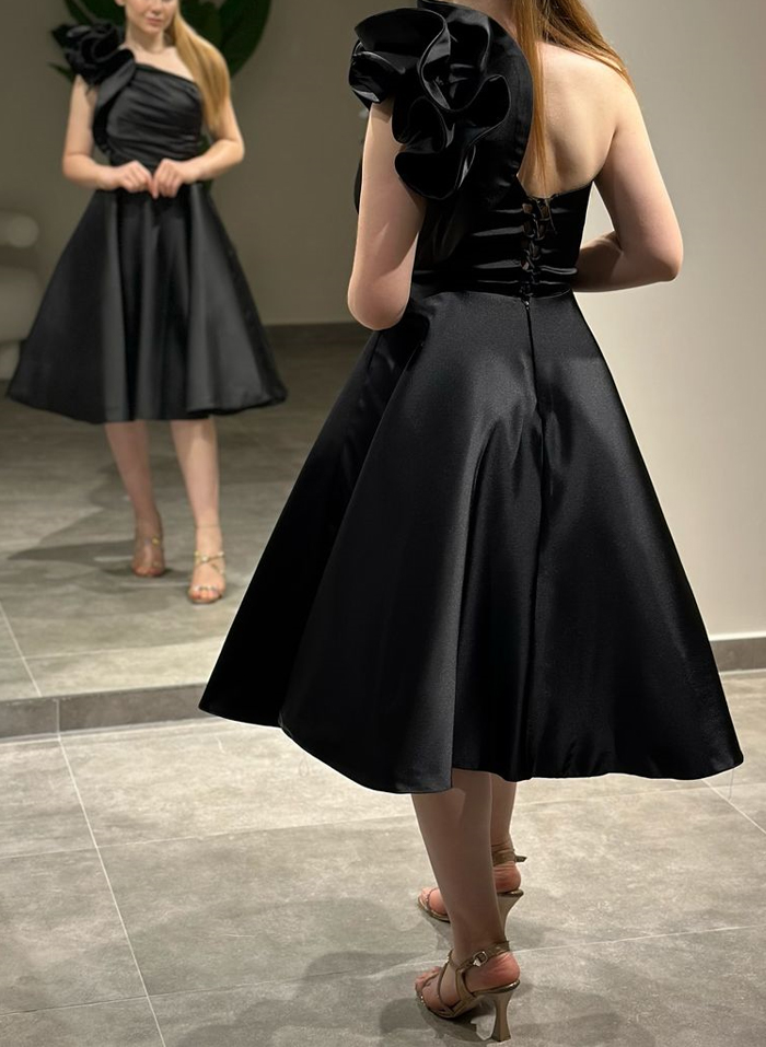 Classy Ruched A-Line One-Shoulder Satin Cocktail Dresses With Ruffle