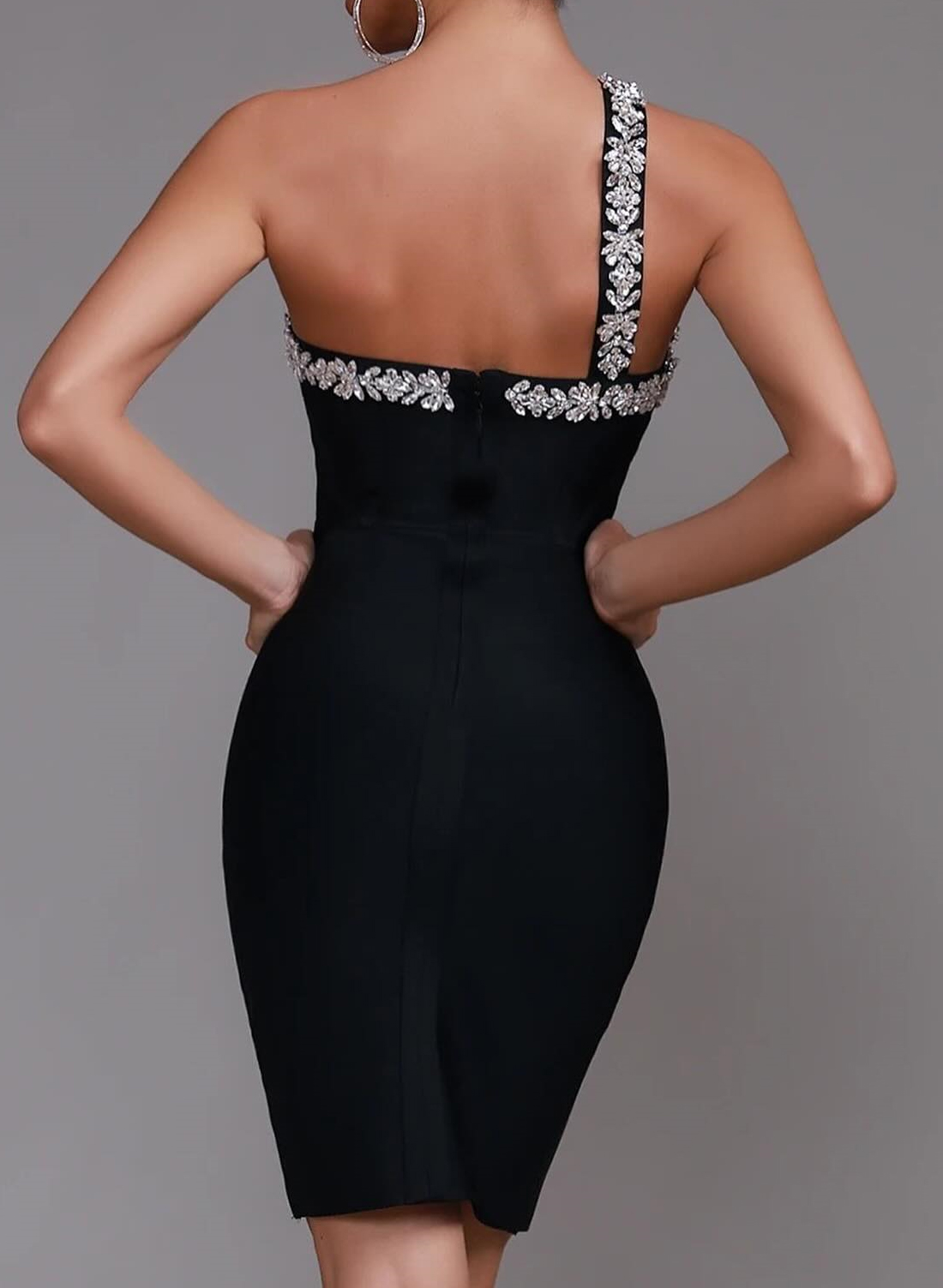 Elegant One-Shoulder Knee-Length Elastic Satin Cocktail Dresses With Sequins