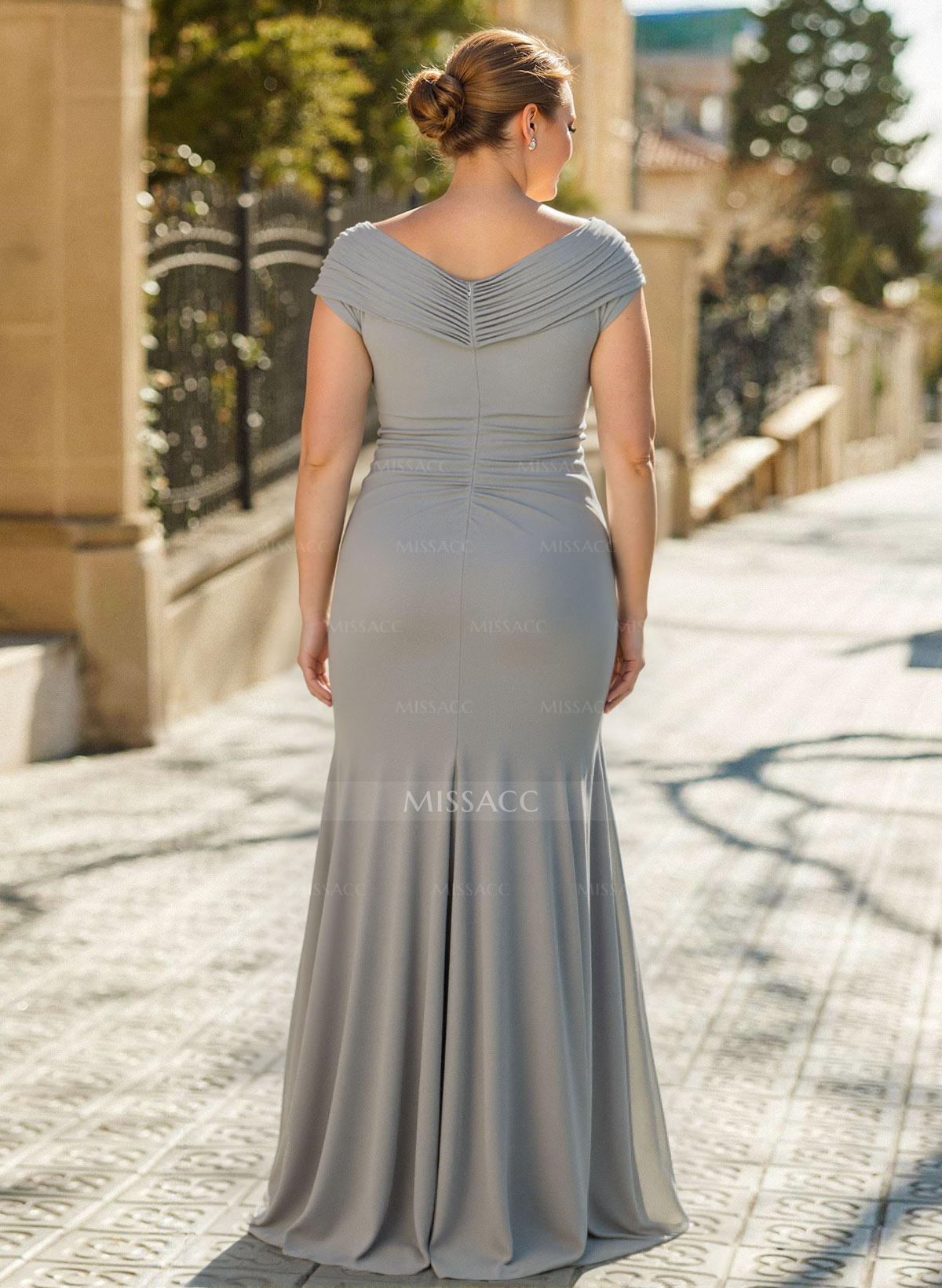 Modest Ruched V-Neck Chiffon Mother Of The Bride Dresses With Ruffle