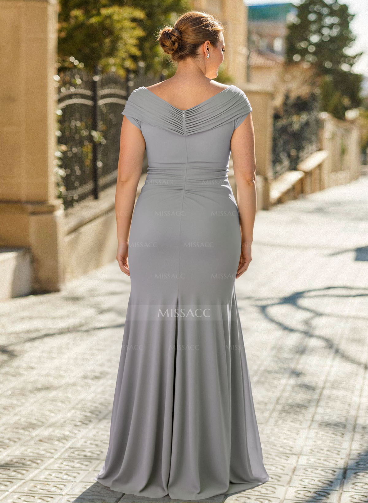 Modest Ruched V-Neck Chiffon Mother Of The Bride Dresses With Ruffle