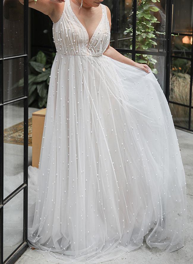 Elegant V-Neck Court Train Tulle Wedding Dresses With Beading