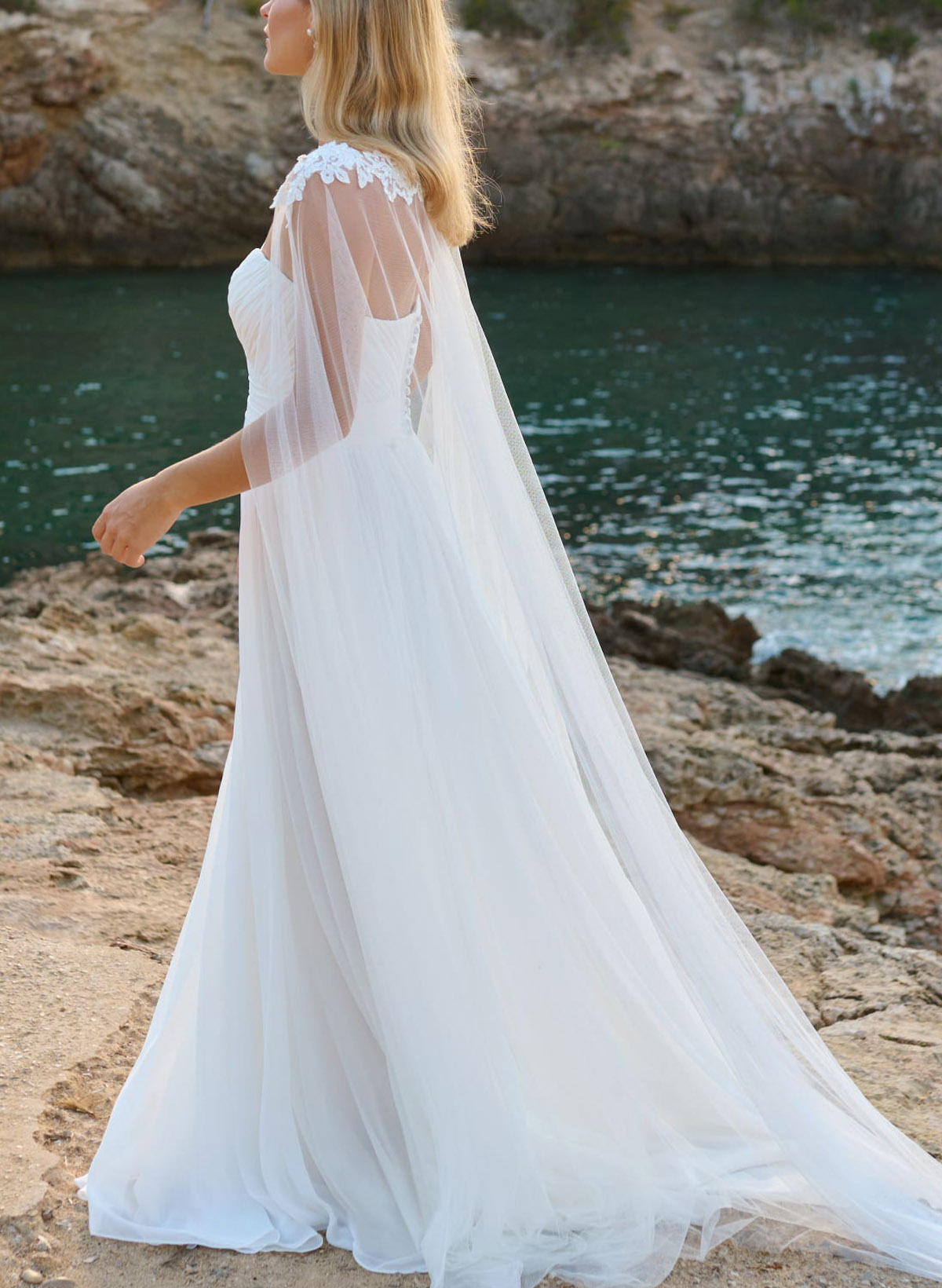 Free-Spirited Sweetheart Ruched Chiffon Wedding Dresses With Floral Applique