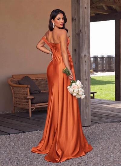 Modest Trumpet Ruched One-Shoulder Bridesmaid Dresses With Sweeping Side Drape