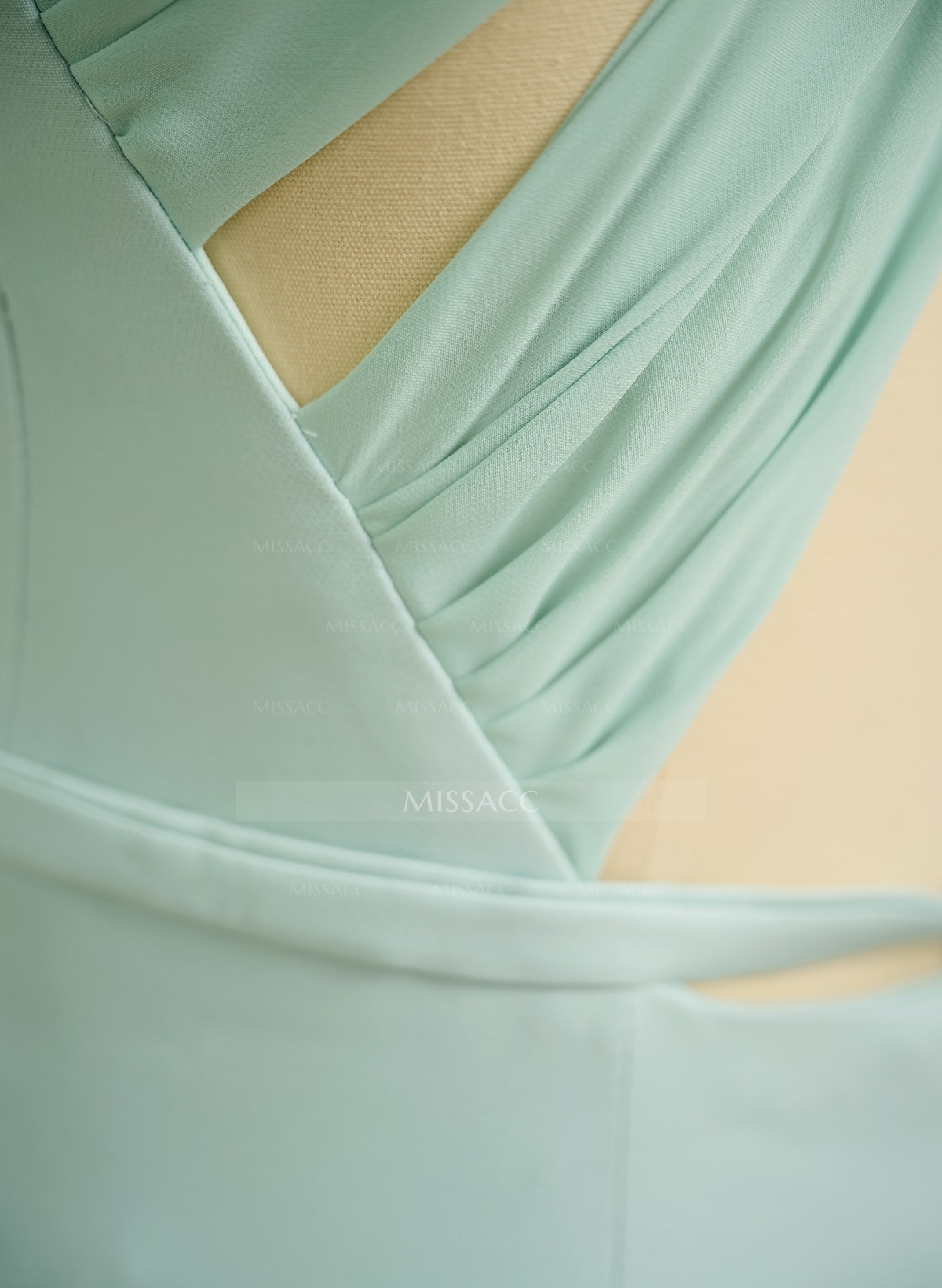 Classic Trumpet Scoop Neck Sleeveless Elastic Satin Bridesmaid Dresses With Criss Cross Back