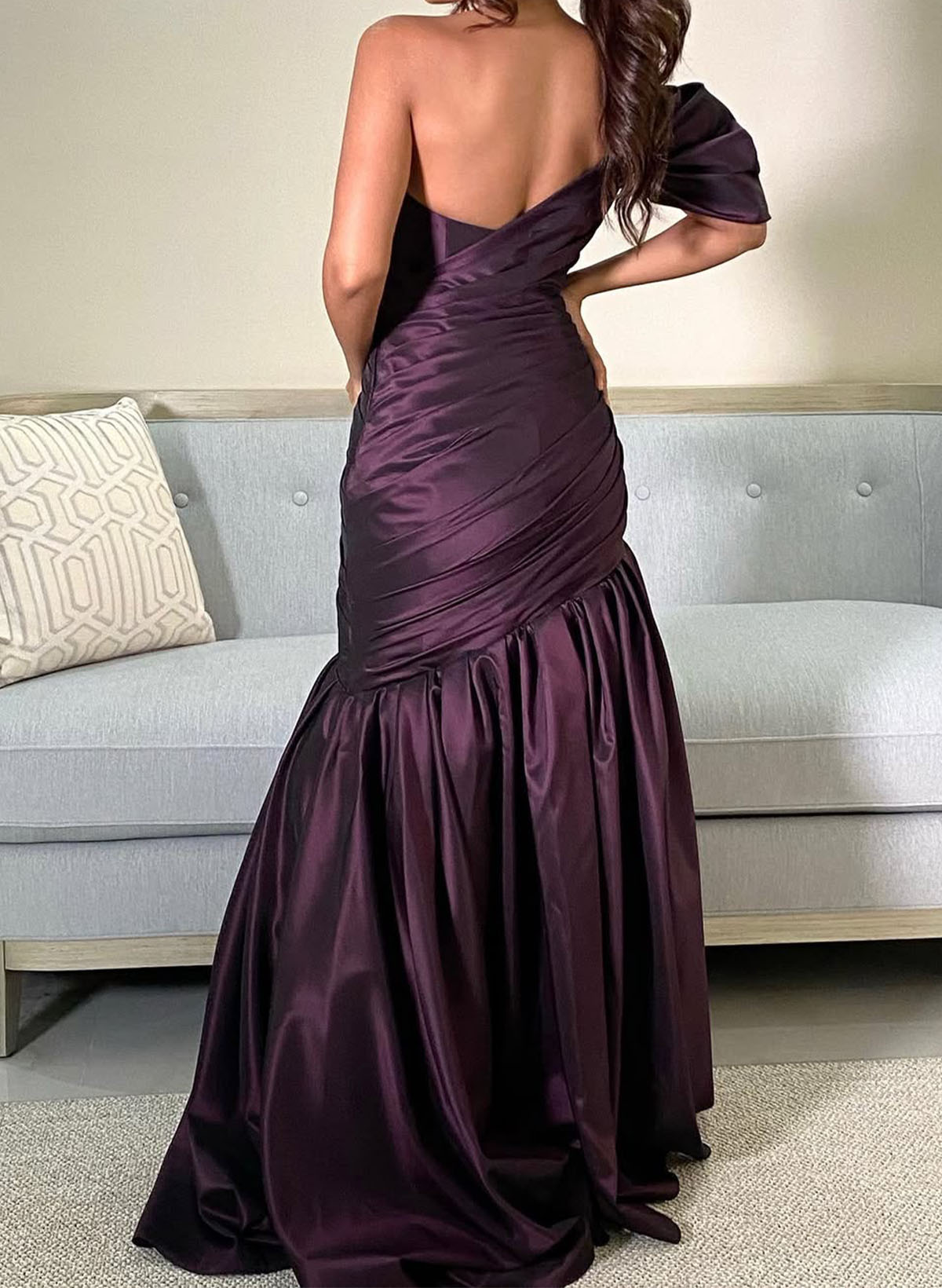 Elegant Trumpet One-Shoulder Sleeveless Sweep Train Taffeta Evening Dresses