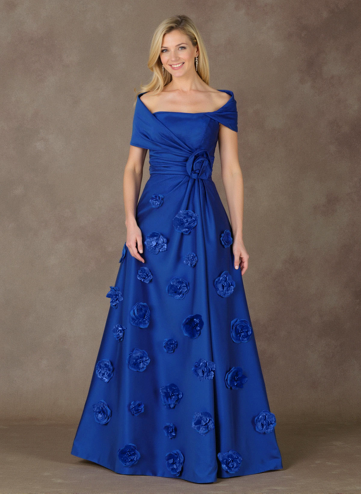 Exquisite A-Linie Wickelkleid Aus Satin Mit Schulterfreien Ärmeln Und 3D-Blumenmuster
