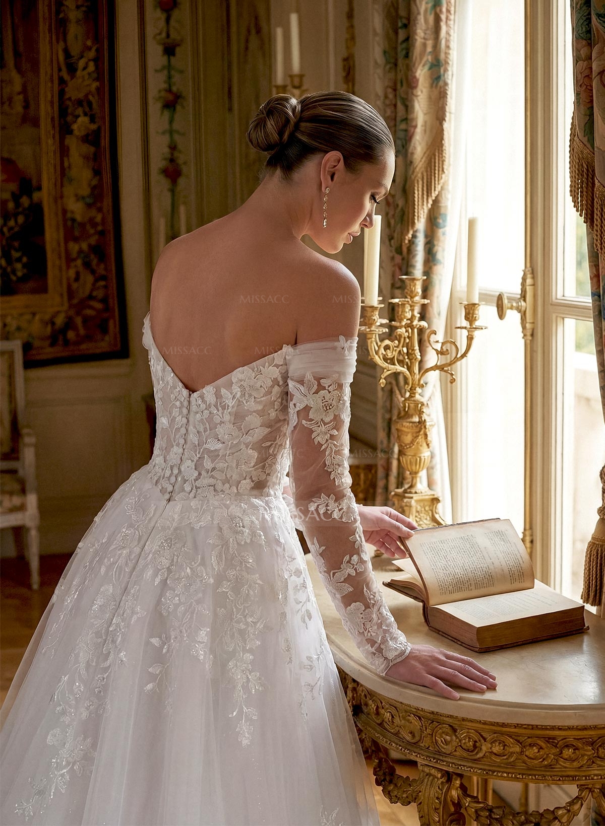 Luxury Ball-Gown V-Neck Long Sleeves Tulle Wedding Dresses With Appliques Lace