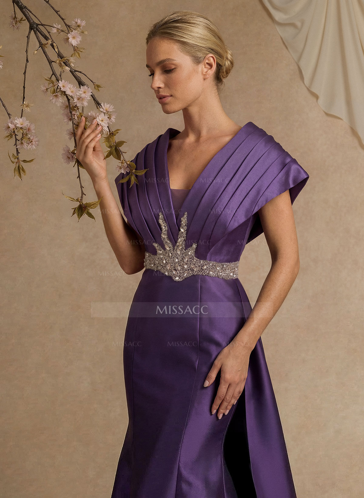 A-Line V-Neck Sleeveless Court Train Satin Evening Dresses With Rhinestone