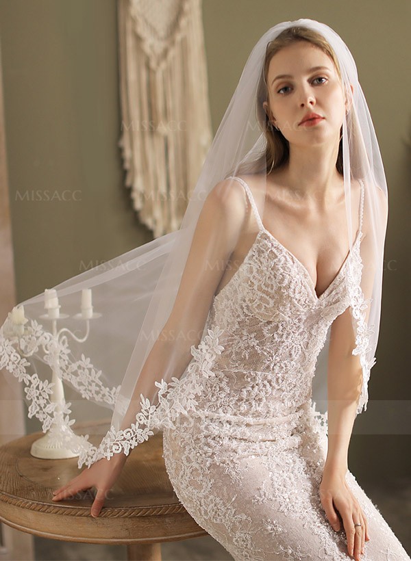 Lace Applique Edge One-Tier Fingertip Bridal Veils