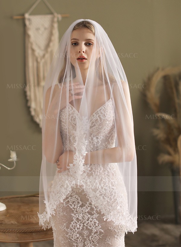 Lace Applique Edge One-Tier Fingertip Bridal Veils