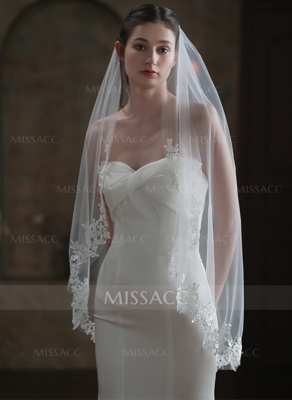 Lace Applique Edge One-Tier Fingertip Bridal Veils